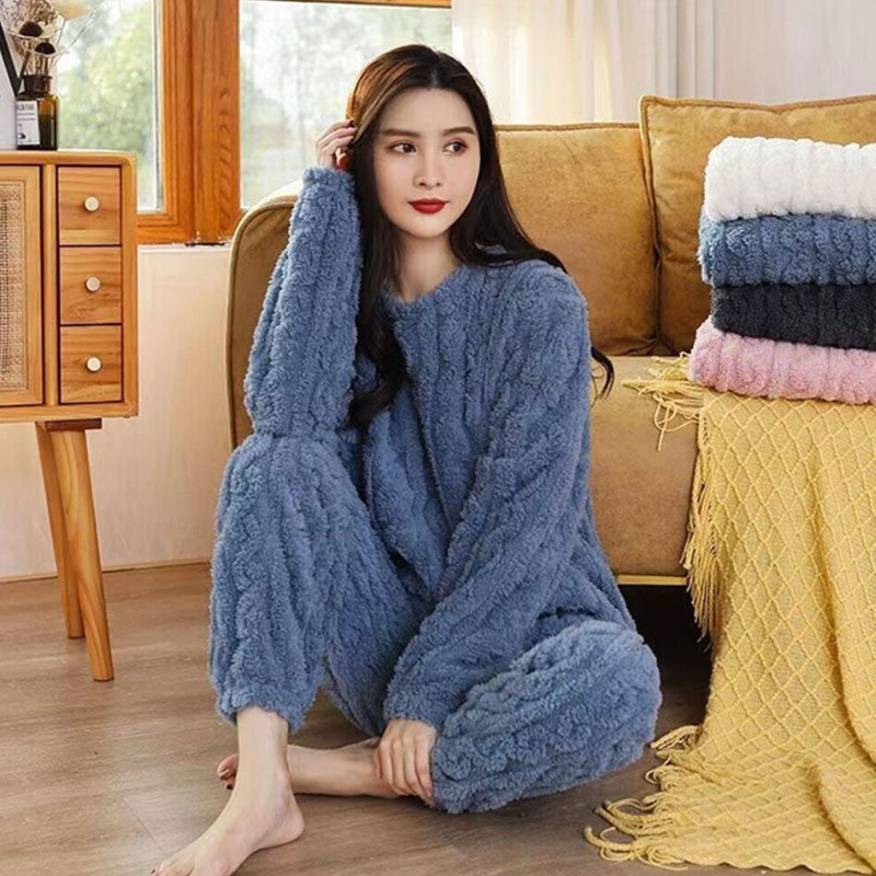 Pyjamasset i varm fleece för kvinnor