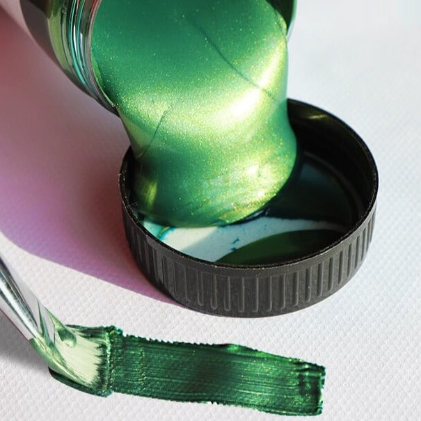 Metallisk akrylfärg